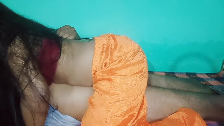 Niharika Thakur: La sorellastra sveglia il fratellastro e lo salva