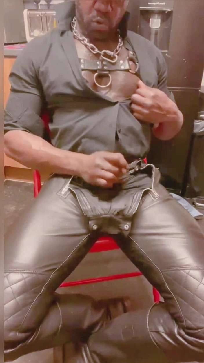 Black mature kinky muscle: solo ayah tiri berotot kulit