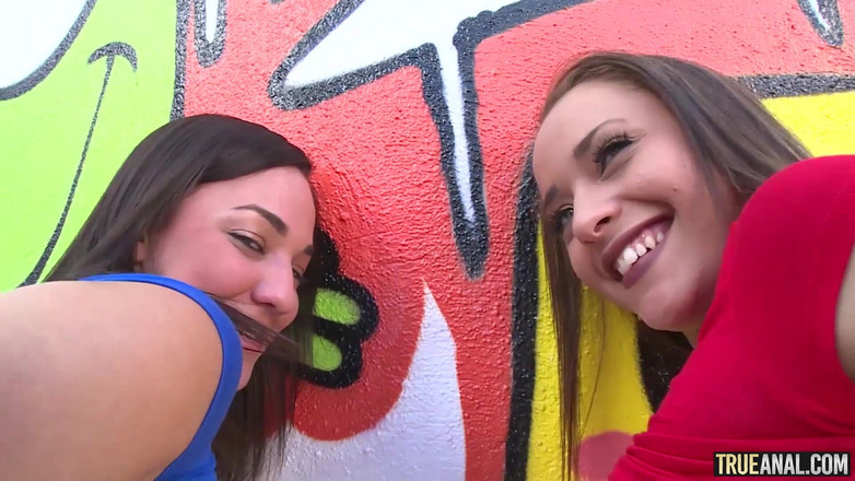 True Anal: Skutečný anál - Amara Romani a Holly Hendrix si plní zadky