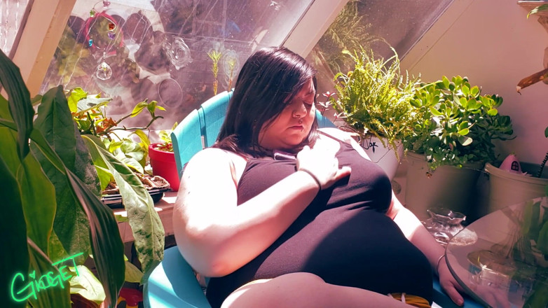 Gidget X: Asap seksi perlahan dan pancutan mani di matahari
