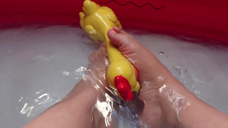 DanaDom20: Playing in the water mith my feet