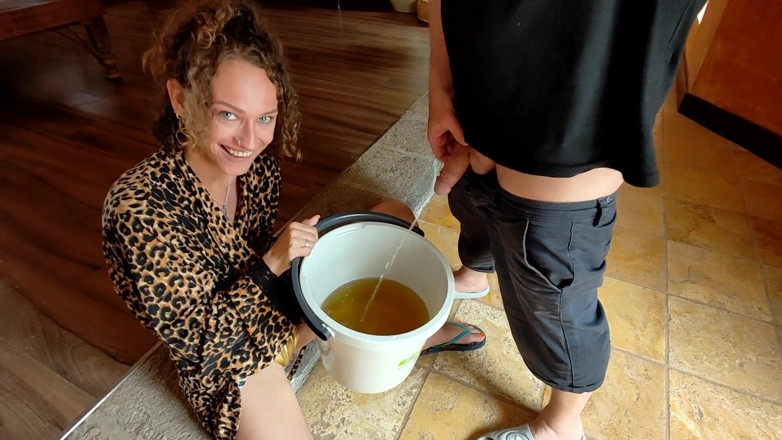 Emojizz: Katt Noir the Piss Collector