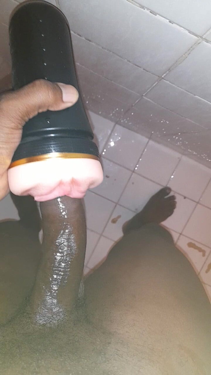 Black guy: Masturbándose s9 e6