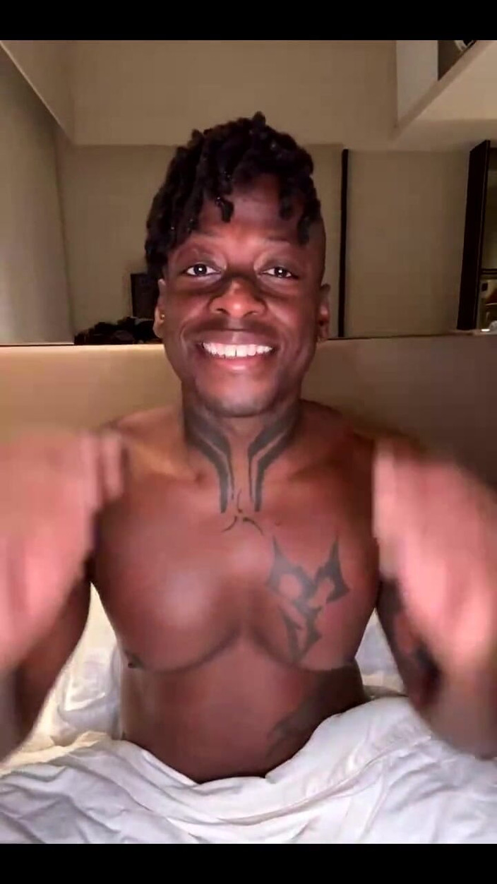 ThroatSeeker: Weißes lächeln