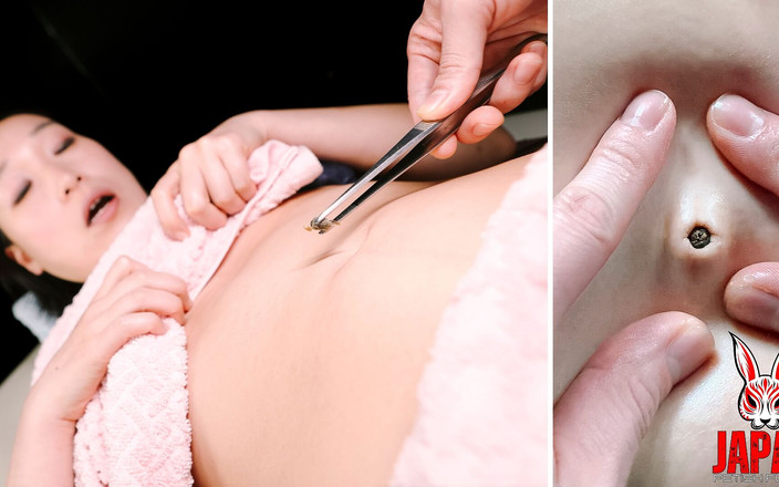 Japan Fetish Fusion: Naoliwiona na stole Maiko Kobayashi odsłania swojego pępka ... a to,...