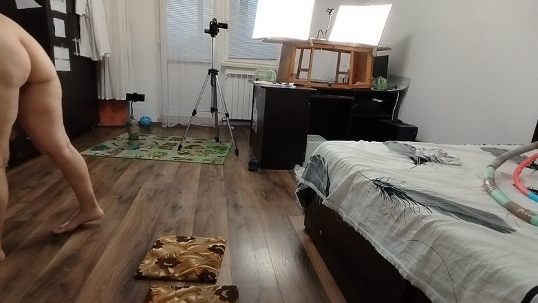 Mirsur: Sexy Moglie Si Allena a Casa Nuda.