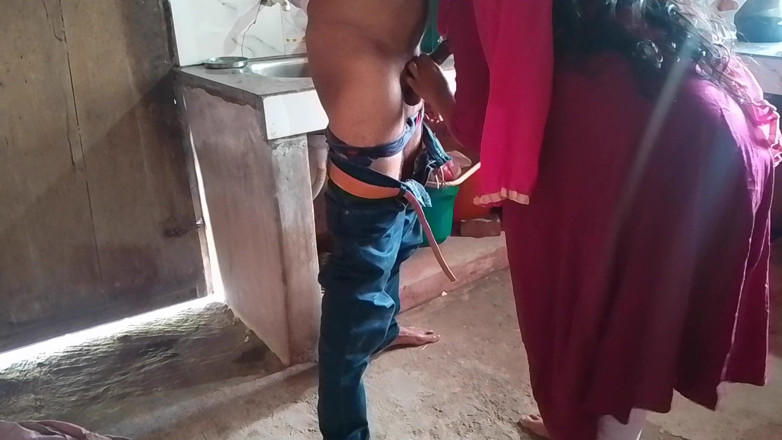 Skydreem1104: Indian Housewife Enjoys Taking Her Husband's Penis in Her Mouth