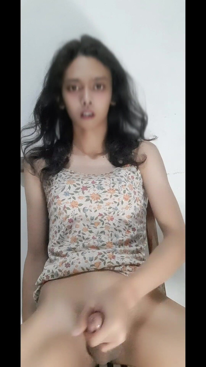 MaureenNadh: Волохатий азіатський транссексуал пізно ввечері, подвійна сперма