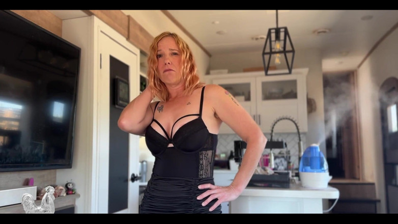 Jane Cane: Caught Jerking to Stepmom's Photos