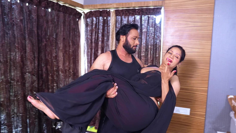 SEXNIGHT: Indian Horny Bhabhi Fucking with Gym Man