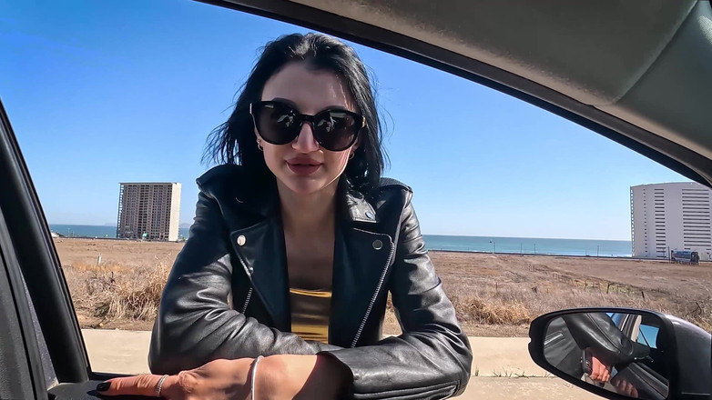 Andy Star: スカートをたくし上げてチンポの中に入りましょう!スキニーティーンマディソンCumslutとのカーセックス