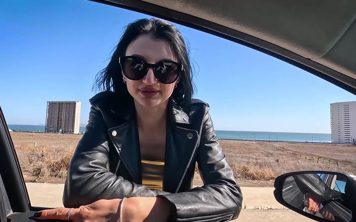 Andy Star: अपनी स्कर्ट ऊपर और लंड में जाओ! पतली कमसिन Madison cumslut के साथ कार-सेक्स
