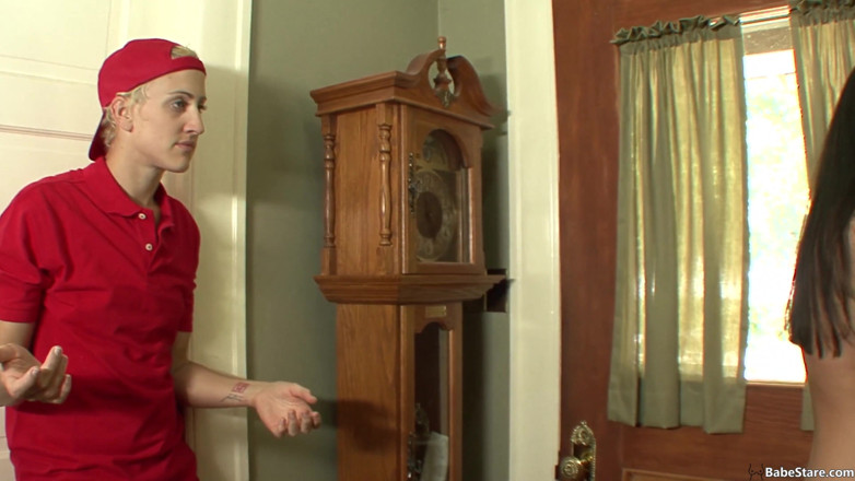 Babe Stare: Delivery girl gives her client some real action