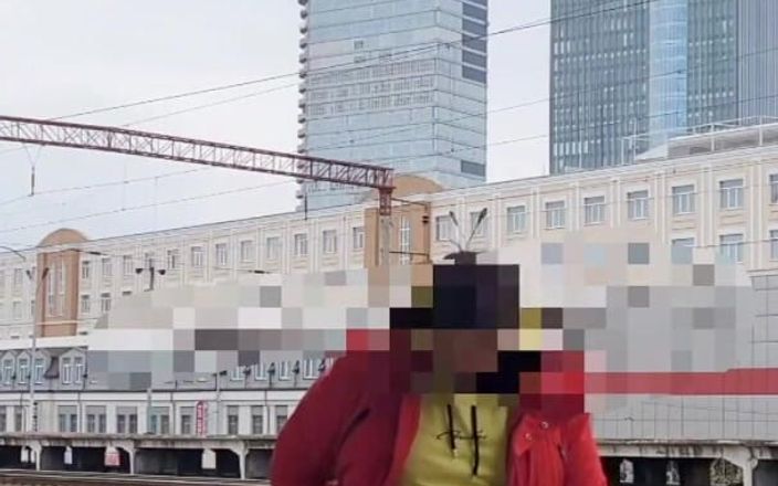 Wanker forever: Çok ateşli riskli halka açık mastürbasyon. Demiryolu platformunda mastürbasyonum