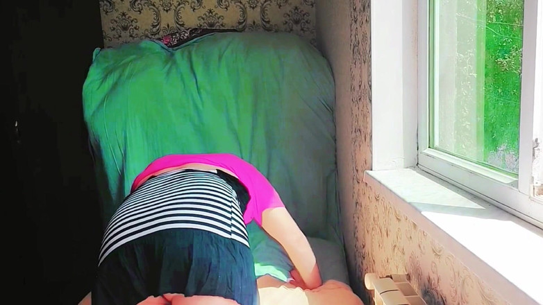 Kitty_Cross: Süßer femboy zeigt spitzenhandschuhe spielerisch