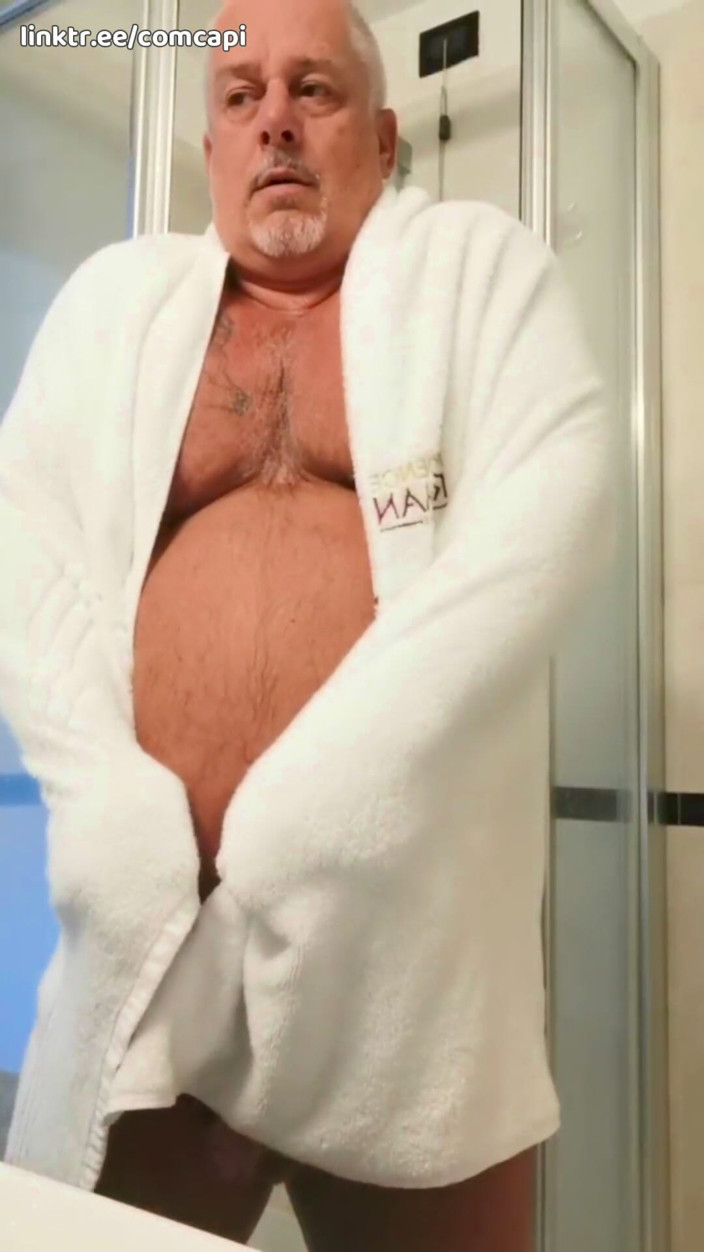 CiccioloBrizzolo: Masturbe puis douche - partie 2/2