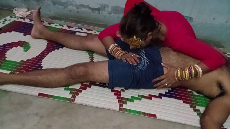 FireeCouple: Zum ersten mal berührt indisches zimmermädchen schwanz