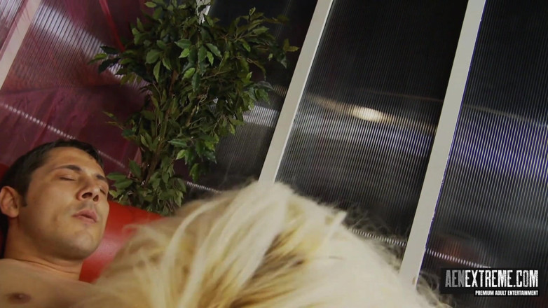 AEN Extreme: Slut Katie Kaliana get's her Hot Box stuffed