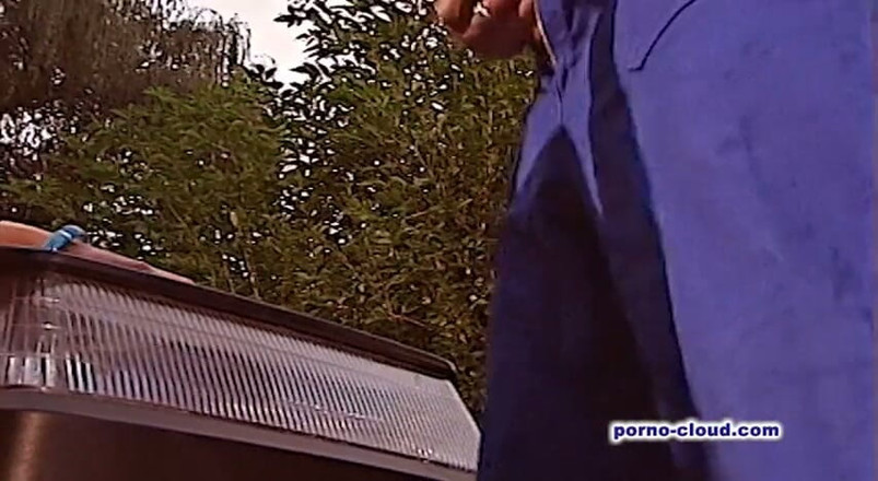 Porno Cloud: Une travailleuse du jardin pour mon cul excité