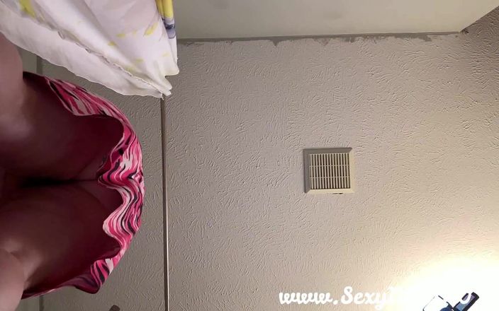 Sexy NEBBW: Sexy BBW Bathroom Upshot Blowjob