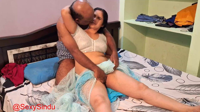 Sexy sindu: Індійська бхабхі займається сексом у сарі з 50-річним чоловіком