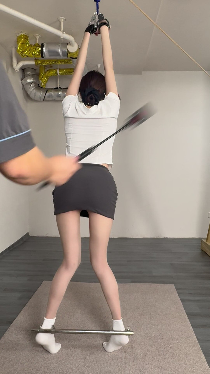 Yanmou: Una dama de la oficina, después del trabajo, secretamente le...