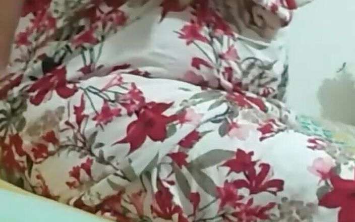 Fatitom: Un'arrapante araba marocchina mostra il suo corpo davanti a una...