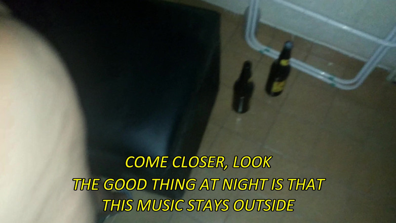 Minhaesposaparaoutro: 4k (itaatkarlar) evli kadın en iyi arkadaşını kanepede alıyor ve büyük...