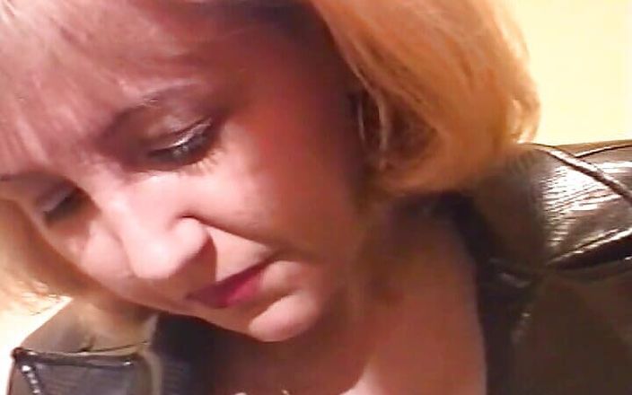 Planete Francaise: Rubia perra francesa enculada en un trío caliente