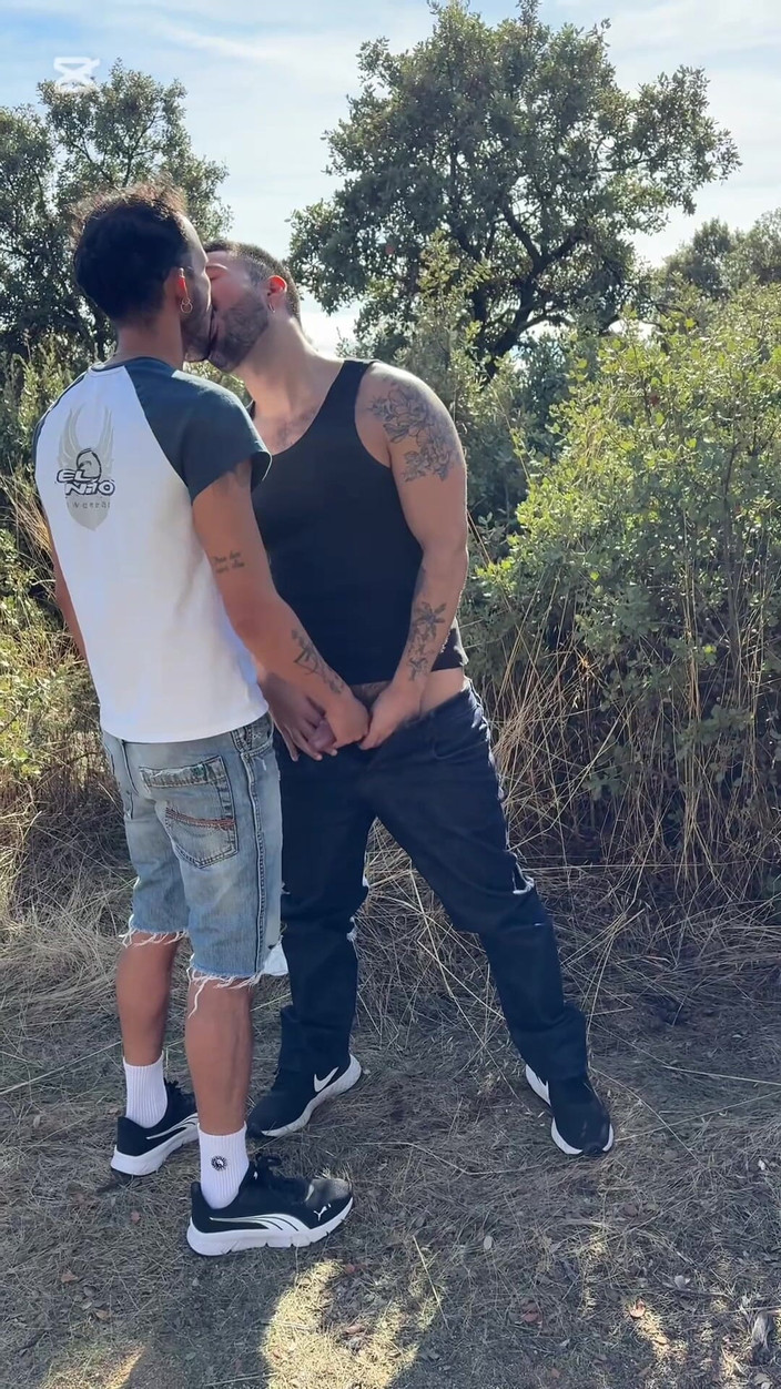 Mr. Pentacle: Urinam și am ajuns cu penisul lui în gură