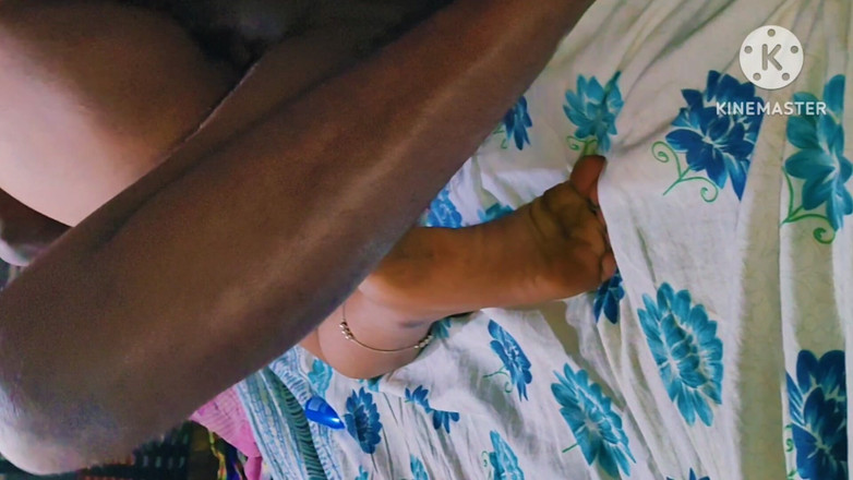 Mandadum: Jakmile její manžel odešel do kanceláře, zavolala tetička Harika 18letému chlapci,...