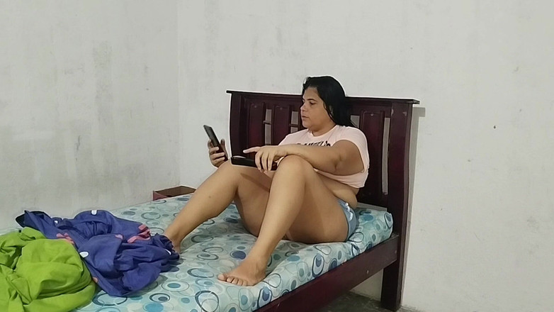 Adribella69: Šukám přítele své mámy, zatímco je pryč. Jaký pěkný penis...