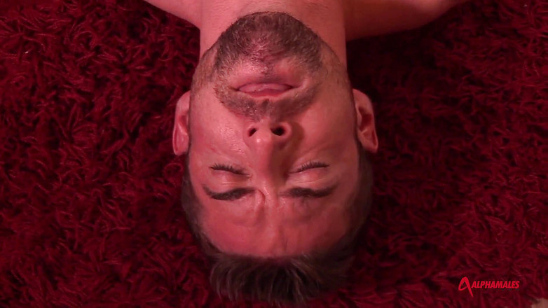 AlphaMales: 我看 - 肌肉男被狠操
