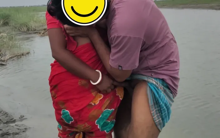 Sabina244: Deshi Bowdi Fucking Alone Beside a River Outdoor