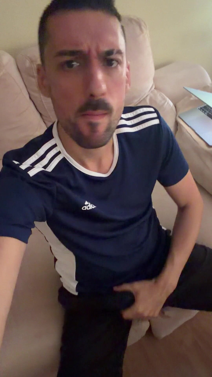 Liam Harding: Mature Daddy Jerks off in Public Bathroom