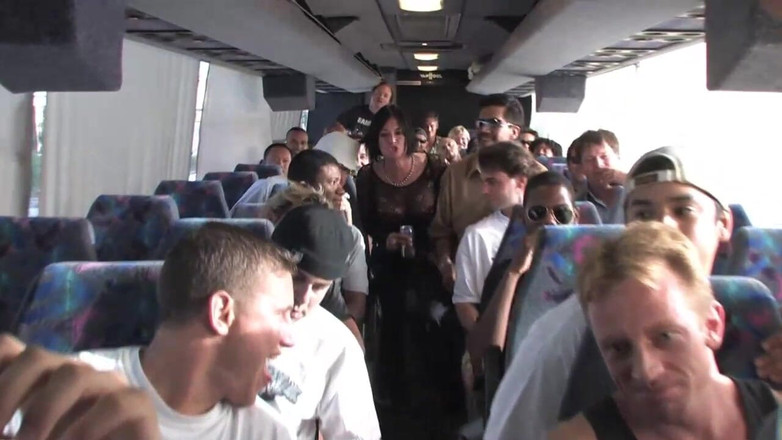 Cinema X: 一次淫荡婊子寻找大量鸡巴的色情飞行