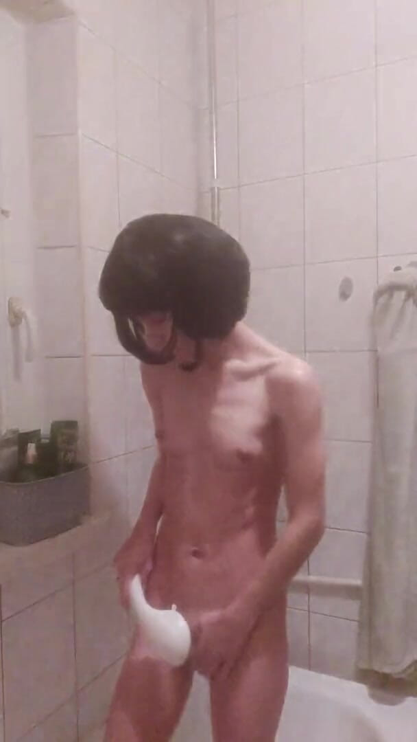 Wet Pussy Fuck: 큰 오르가즘으로 샤워하는 폴란드 십대