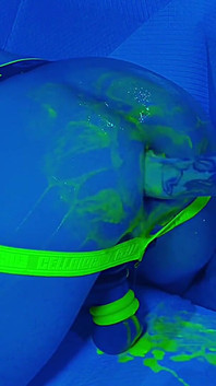 Zrození mužského zadku. Musí vidět toto