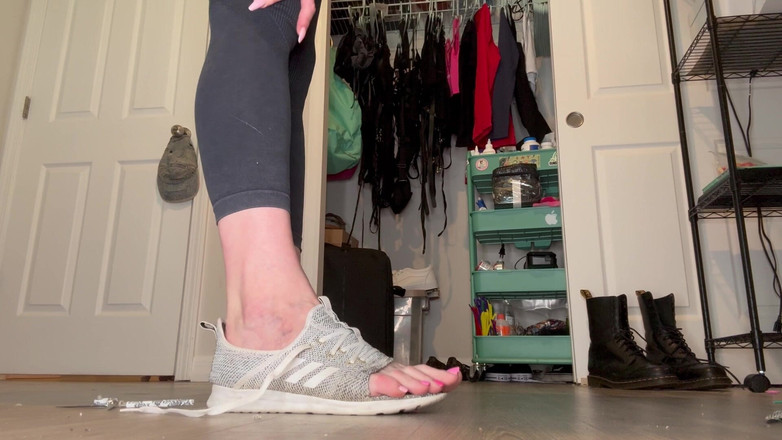 Peppermint Giantess: Знищення взуття розміром 9-10 відповідно до розміру 16 футів