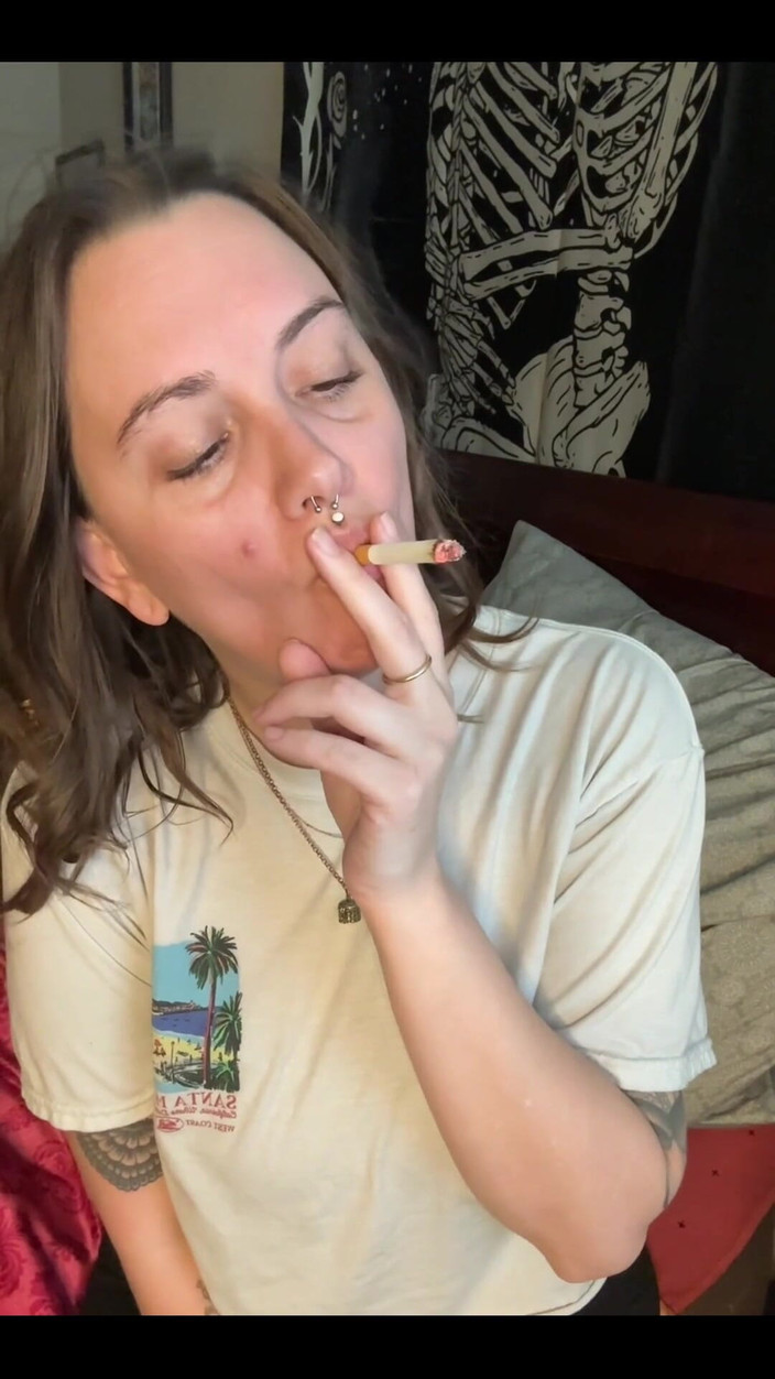 Chery Trees: 虚拟吸烟性爱，骑第一人称视角和与奇瑞树流口水