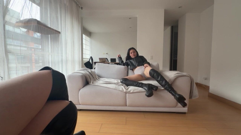 scarlettandc: We Fuck with the Rubbing of Leather and That Wets...