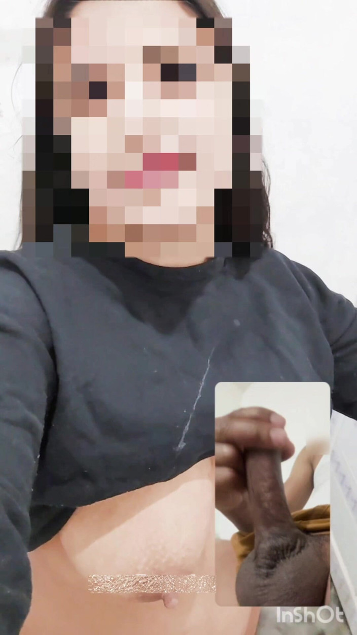 Naughty_Sana: Sorellastra arrapata si masturba con il suo ex su Whats...