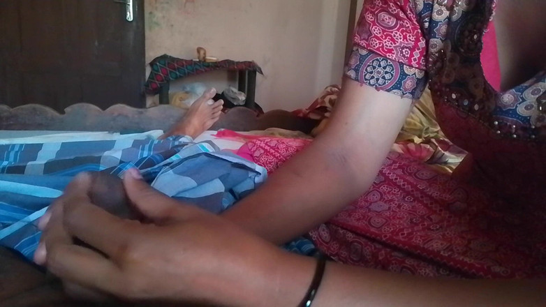 LEGSCOUPLE12: 남편의 성기에 사정하는 Mallu