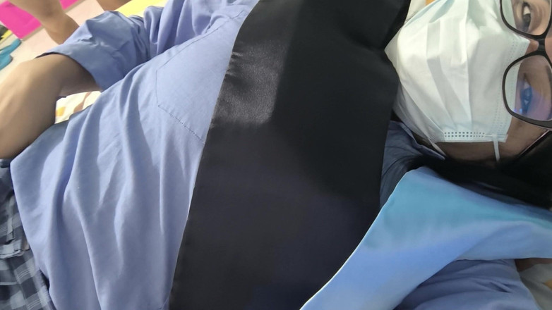 NEGRITA SEXY: 一位最近的经济学家毕业生开始为成人创建内容