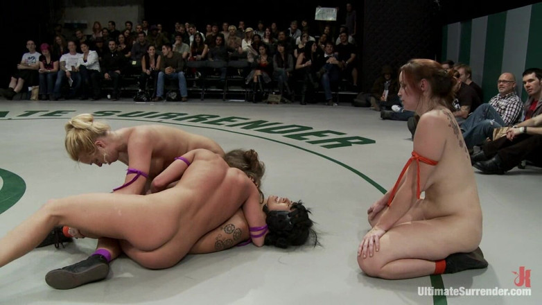 Ultimate surrender by Kink: Holky z Rd2 bezmocné ve wrestlingu, dostávají dvojitý tým. Prstem...