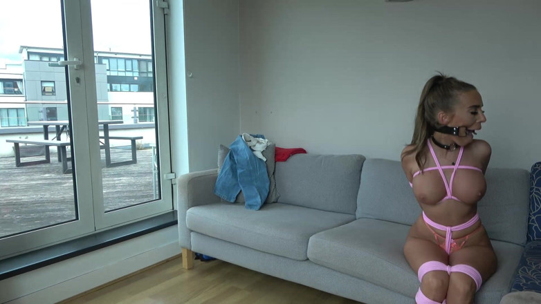 Latina Fetish: Femeie latino o domină pe Emma: Hogcuff și Pedeapsa cu frânghie...