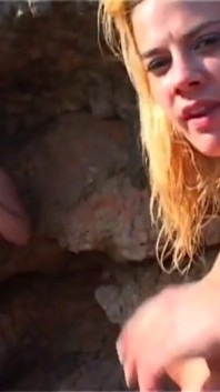 सेक्सी वीडियो: Chloe-delaure_jorge_beach_mo_01