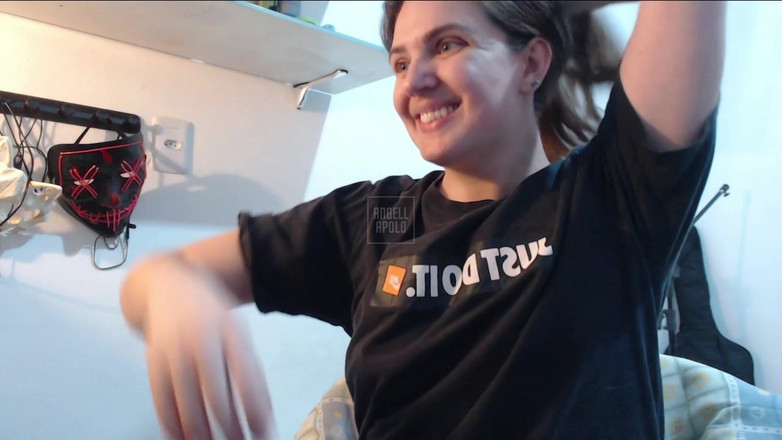 Angell Apolo: Loirinha Rabuda Dançando No Quarto Em Live