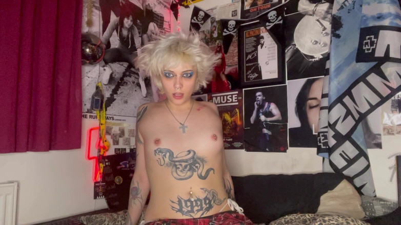 Glitterqueen1999: Kann ich mit dir stiefbruer kuscheln?