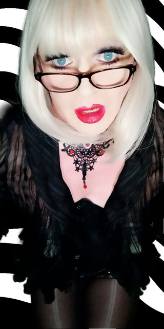 Emma Browne: Gadis trans puting bengkak lagi asik main